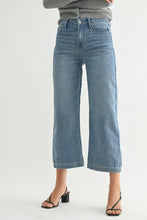 Load image into Gallery viewer, Cropped Wide Sweat Jean
