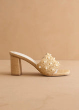 Load image into Gallery viewer, Natural Pearl Raffia Block Heel
