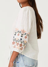 Load image into Gallery viewer, Long Sleeve Embroidery Top
