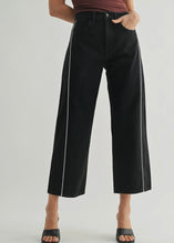 Load image into Gallery viewer, Black Barrel Jean Twist
