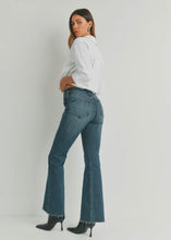 Load image into Gallery viewer, HR Scissor Cut Flare Jean
