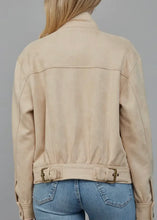Load image into Gallery viewer, Curved Pocket Suede Jacket
