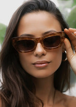 Load image into Gallery viewer, Selina Amber Tortoise Sunglasses
