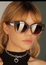 Load image into Gallery viewer, Magnolia Sunglasses-Brown
