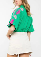 Load image into Gallery viewer, Green Embroidered Puff Sleeve Textured Top
