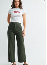 Load image into Gallery viewer, Scissor Cut Wide Leg Jean
