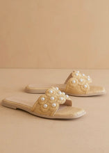 Load image into Gallery viewer, Natural Pearl Raffia Slide Sandal
