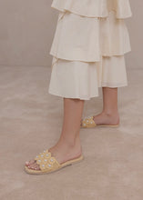 Load image into Gallery viewer, Natural Pearl Raffia Slide Sandal
