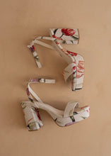 Load image into Gallery viewer, Beige Tulip Raffia Platform Heel
