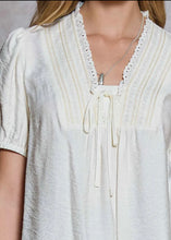Load image into Gallery viewer, Front Contrast Tie Detail Blouse
