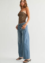 Load image into Gallery viewer, Stretch Slight Barrel Twist Jean
