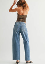 Load image into Gallery viewer, Stretch Slight Barrel Twist Jean
