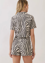 Load image into Gallery viewer, Animal Print Cropped Shirt

