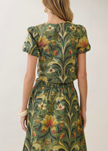 Load image into Gallery viewer, Floral Print Puff Sleeve Crop Top
