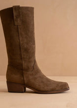 Load image into Gallery viewer, Brown Slouch Fall Boot
