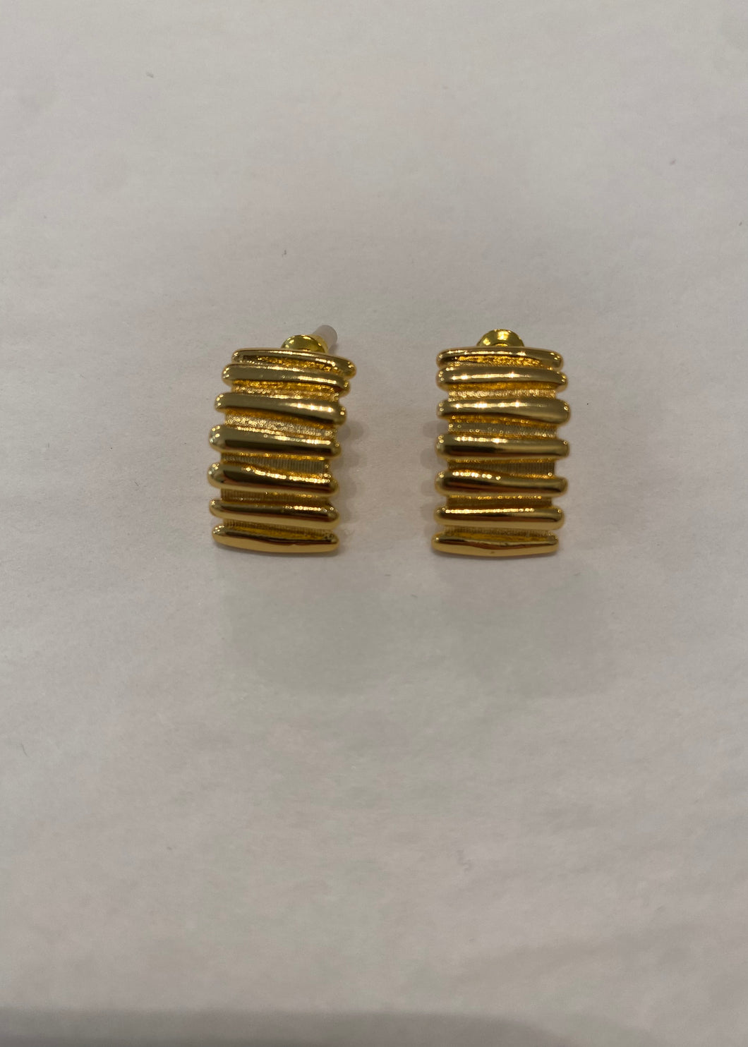 Ribbed Stud Earring